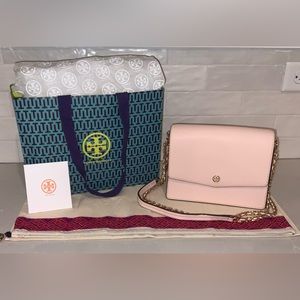 Tory Burch Robinson Convertible. Dust bag, shopping bag & tissue paper included